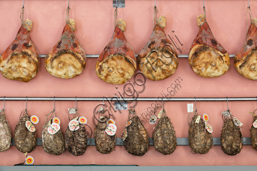 Fontanellato, Labirinto della Masone, by Franco Maria Ricci, la Bottega (shop of typical products): ham and culatello.