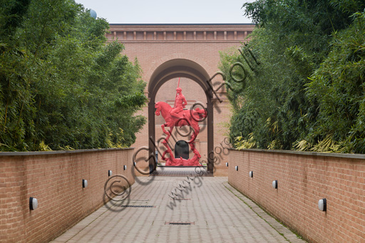 Fontanellato, Labirinto della Masone, by Franco Maria Ricci: a walkway. In the background, a work by Javier Marìn.