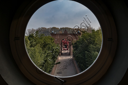 Fontanellato, Labirinto della Masone, by Franco Maria Ricci: a walkway. In the background, a work by Javier Marìn.