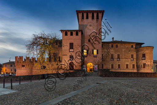 Fontanellato, Rocca Sanvitale: veduta notturna della fortezza. 