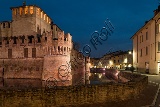 Fontanellato, Rocca Sanvitale: night view of the fortress and its moat.