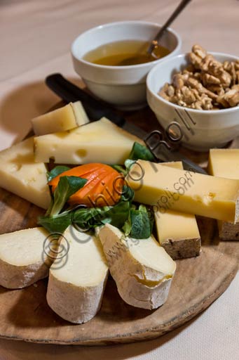  Valtellina typical kinds of cheese served with walnuts and honey.