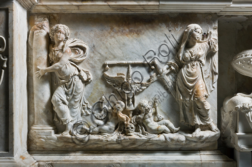 Genova, Duomo (Cattedrale di S. Lorenzo),  interno, cappella Cybo (braccio settentrionale del transetto), Monumento funebre dell'Arcivescovo Giuliano Cybo: formella "Fortezza e Giustizia", di N. Da Corte (1533 - 1537).