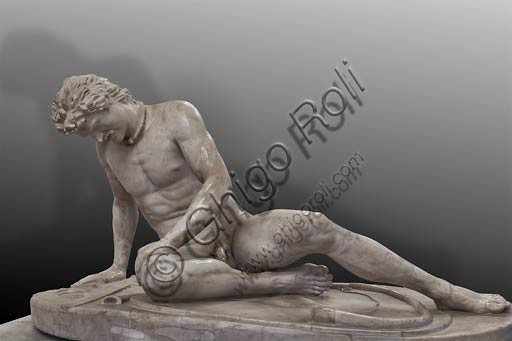Roma, Musei Capitolini, Sala del Gladiatore: statua del "Galata Capitolino", da un originale pergameno.Raffigura un Gallo (Galata) ferito. 