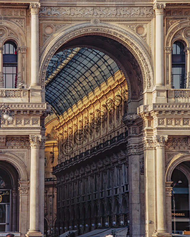 Galleria Vittorio Emanuele II, inaugurata nel 1867: arco d’ingresso.                                                                                                                                                                                                                      