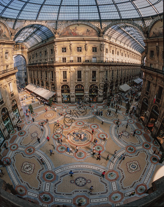 Galleria Vittorio Emanuele II, inaugurata nel 1867: veduta dell’ottagono centrale.