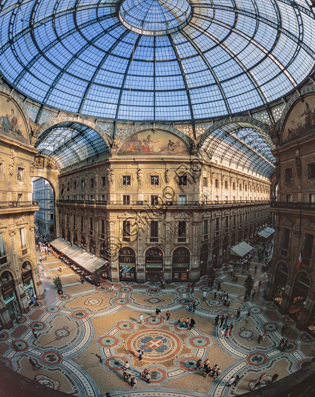 Galleria Vittorio Emanuele II, inaugurata nel 1867: veduta dell’ottagono centrale.