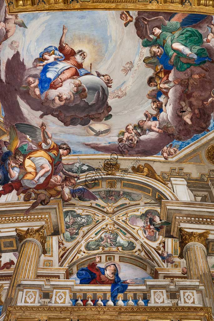 Genova, Basilica della SS. Annunziata del Vastato, abside, catino absidale del coro con architettura illusionistica e scene della vita della Vergine: l'Annunciazione. Affresco di Giulio Benso, 1637-38.