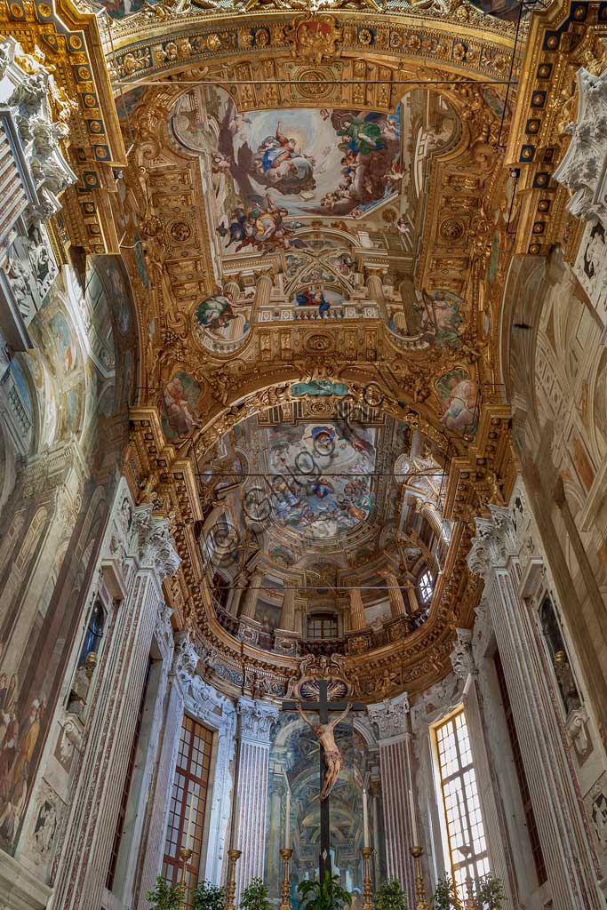 Genova, Basilica della SS. Annunziata del Vastato, abside: catino absidale del coro con architettura illusionistica e scene della vita della Vergine (Annunciazione, Assunzione). Affreschi di Giulio Benso, 1637-38.