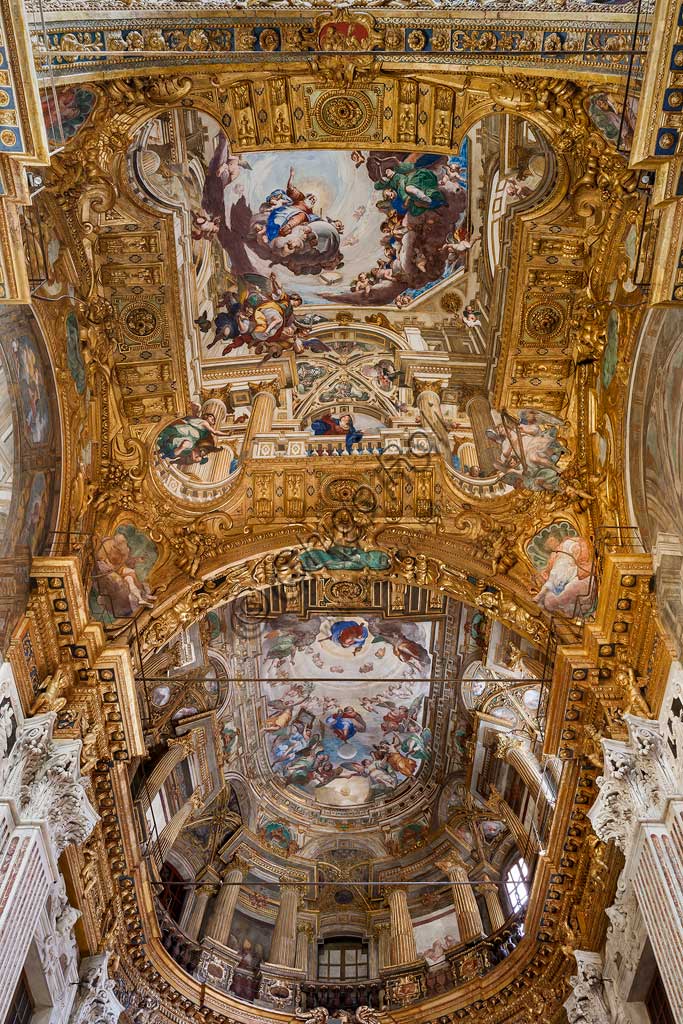 Genoa, Basilica of SS. Annunziata del Vastato, apse: the choir apse basin with illusionistic architecture. Scenes of the Life of Mary the Virgin (Annunciation, Assumption). Frescoes by Giulio Benso, 1637-38.