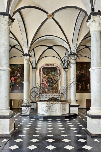 Genova, Duomo (Cattedrale di S. Lorenzo),  Battistero (già Chiesa di San Giovanni il Vecchio): veduta dell'interno.