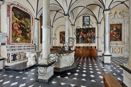 Genova, Duomo (Cattedrale di S. Lorenzo),  Battistero (già Chiesa di San Giovanni il Vecchio): veduta dell'interno.