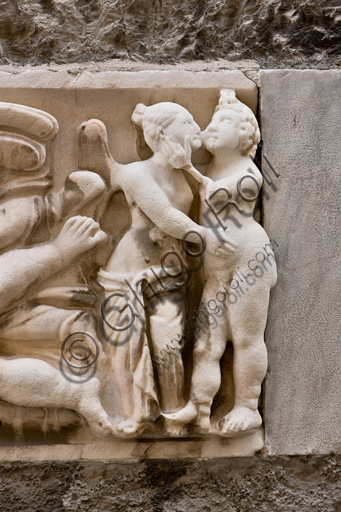 , Genoa, Duomo (St. Lawrence Cathedral, south side:front of sarcophagus with clypeus and pairs of Cupid and Psyche (about 240 a.D.). Detail.