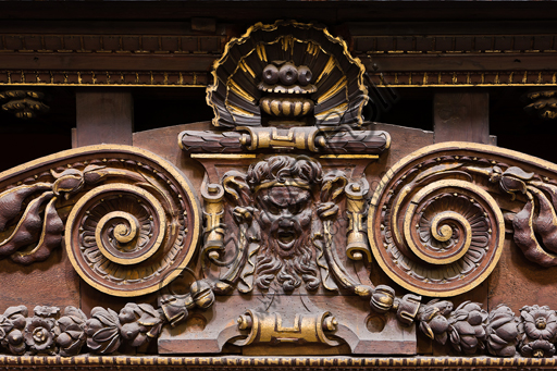 Genova, Duomo (Cattedrale di S. Lorenzo),  interno, cappella Cybo (braccio settentrionale del transetto), organo a canne di Gaspare Forlani: decorazioni lignee.