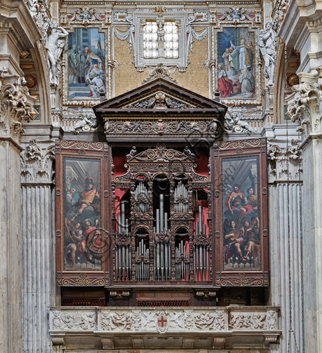 Genoa, Duomo (St. Lawrence Cathedral), inside, Cybo chapel (northern arm of the transept): the pipe organ, whose doors were painted by by G. Benso in 1634/5.