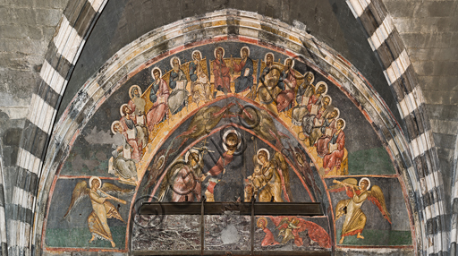 Genova, Duomo (Cattedrale di S. Lorenzo), interno, endonartece: "Cristo in trono tra gli Angeli che recano i simboli della Passione; Angeli che suonano le trombe del Giudizio; Serafini; Cherubini; il fiume di fuoco trascina i dannati; Déesis", 1312 circa, di maestro di cultura bizantina.