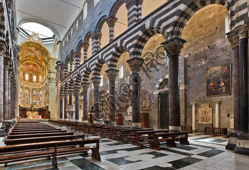 Genova, Duomo (Cattedrale di S. Lorenzo), interno: veduta della navata centrale da Sud-Ovest.