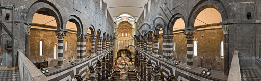 Genova, Duomo (Cattedrale di S. Lorenzo), interno: veduta della navata centrale dalla tribuna.