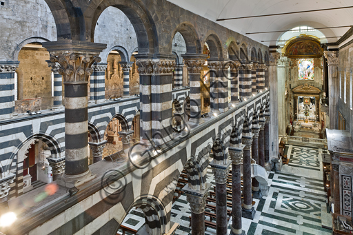 Genova, Duomo (Cattedrale di S. Lorenzo), interno: veduta della navata meridionale da Ovest.