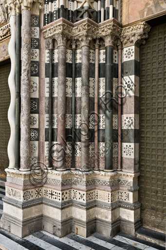 , Genoa, Duomo (St. Lawrence Cathedral), West side, the façade, the right doorway: Bases and columns.