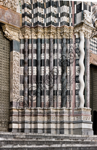 , Genoa, Duomo (St. Lawrence Cathedral), West side, the façade, the main doorway: Bases and columns.