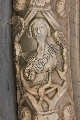 , Genoa, Duomo (St. Lawrence Cathedral), South side, the doorway of St. Gotthard (1155 - 1160), the lunette, internal fascia : “Monstrous figure”, by “First Master” and “First Helper” of the doorway of St. Gotthard.