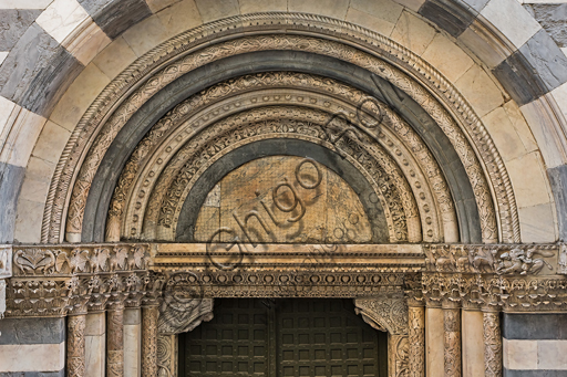 Genova, Duomo (Cattedrale di S. Lorenzo), lato sud, portale di San Gottardo (1155 - 1160): la lunetta.