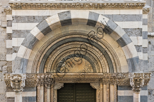 Genova, Duomo (Cattedrale di S. Lorenzo), lato sud, portale di San Gottardo (1155 - 1160): la lunetta.