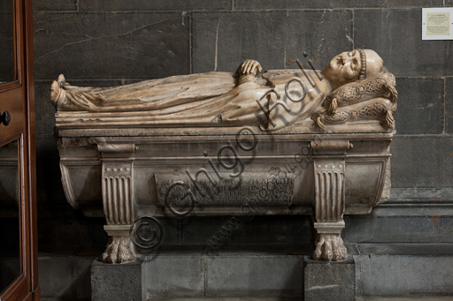 Genova, Duomo (Cattedrale di S. Lorenzo),interno, navata sinistra:  Monumento funerario con figura giacente di Obietto Fieschi (Protonotario Apostolico e Canonico, + 1497), di autore genovese ignoto, sec. XV.