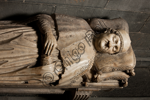 Genova, Duomo (Cattedrale di S. Lorenzo),interno, navata sinistra:  Monumento funerario con figura giacente di Obietto Fieschi (Protonotario Apostolico e Canonico, + 1497), di autore genovese ignoto, sec. XV.Particolare.