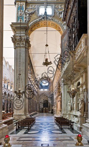 Genova, Duomo (Cattedrale di S. Lorenzo),interno: veduta della navata sinistra.