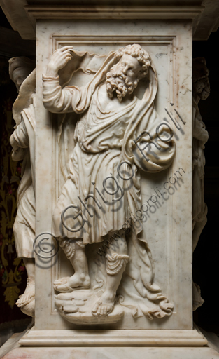 Genova, Genova, Duomo (Cattedrale di S. Lorenzo), Cappella di San Giovanni, baldacchino dell'altare: pilastro con figura di Profeta, scultura in marmo di Guglielmo Della Porta, 1531-1537.