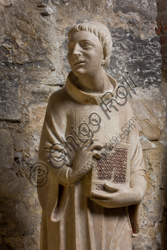 Genova, Museo Diocesano: monumento funerario del cardinale Luca Fieschi. È opera di della scuola di Giovanni di Balduccio da Pisa, 1336 circa.Particolare.