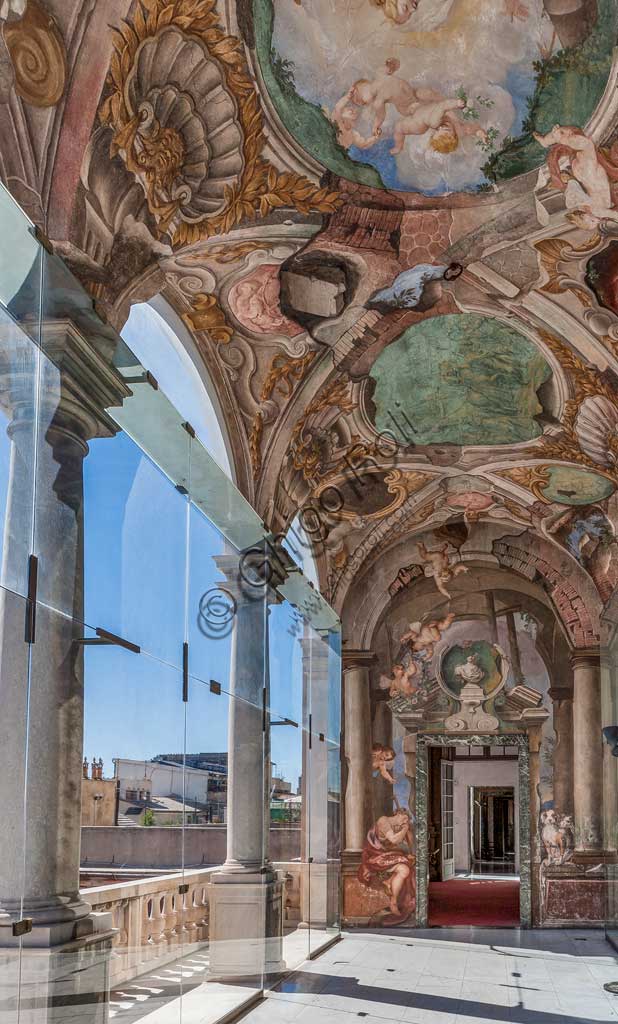 Genova, Palazzo Rosso (già Palazzo Rodolfo e Francesco Maria Brignole Sale): La Loggia delle rovine o di Diana. Affreschi di Paolo Gerolamo Piola e aiuti, che ambientano il mito di Diana/Selene (la Luna) ed Endimione nella finzione di un palazzo classico diroccato (1689).Patrimonio mondiale dell'Umanità UNESCO.