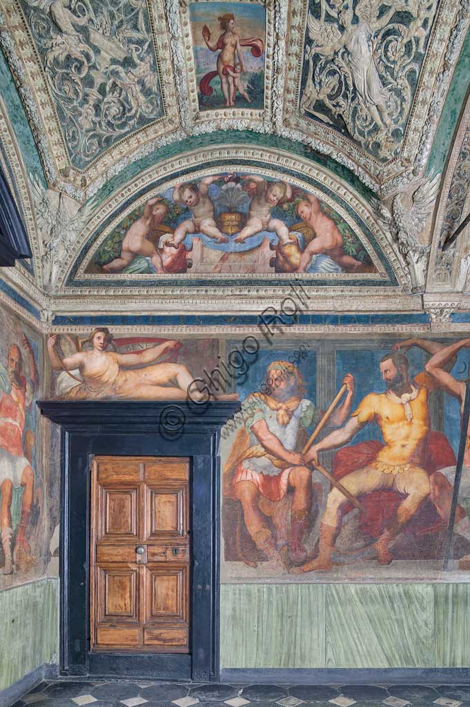 Genoa, Villa del Principe (Palazzo di Andrea Doria), the Loggia of the Heroes: Andrea Doria's ancestors . Frescoes by Perin del Vaga (Pietro Bonaccorsi), 1530 - 1533.
