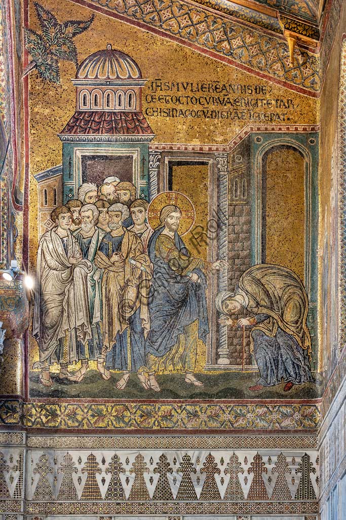 Monreale, Duomo: "Gesù  guarisce la donna curva dalla sua gobba", mosaico bizantino, Episodi della vita di Cristo, XII - XIII sec.Iscrizione latina: "IESUS MULIERUM ANNIS DECEM ET OCTO CURVAM ERIGIT ET ARCHI SYNAGOGUM INDIGNATAE INCREPAT".