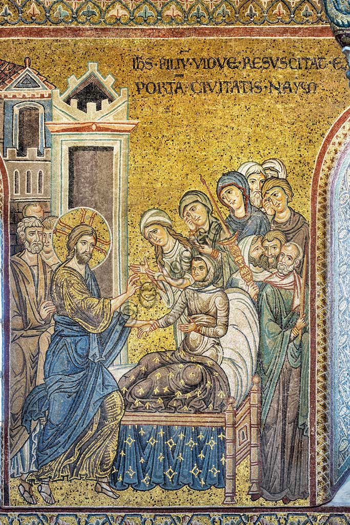 Monreale, Duomo: "Gesù risuscita il figlio della vedova", mosaico bizantino, Episodi della vita di Cristo, XII - XIII sec.Iscrizione latina:"IESUS FILIUM VIDUÆ RESUSCITAT EXTRA PORTAM CIVITATIS NAIM" .