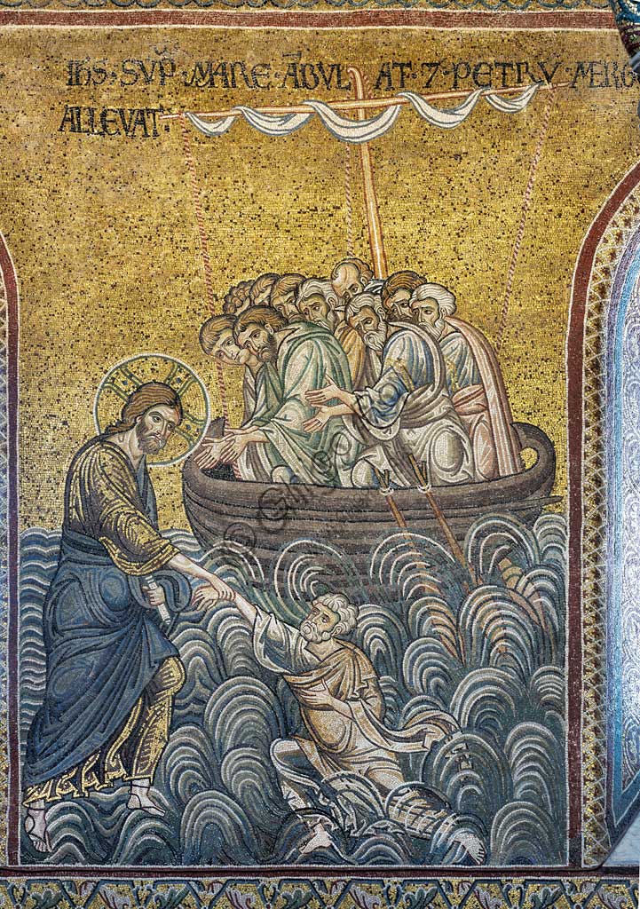 Monreale, Duomo: "Gesù trae in salvo San Pietro dai flutti", mosaico bizantino, Episodi della vita di Cristo, XII - XIII sec.Iscrizione latina: "IESUS SUPER MARE AMBULAT ET PETRUM MERGENS ALLEVAT" .