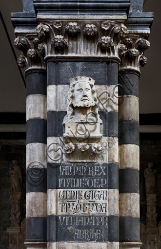 , Genoa, Duomo (St. Lawrence Cathedral), inside, the nave, left matroneum, upper order: "King Janus", (1307) by Campionese sculptor known as Master of Janus.