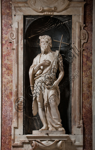 Genova, Duomo (Cattedrale di S. Lorenzo),  Cappella di San Giovanni: "S. Giovanni Battista", di Andrea Sansovino, statua in marmo entro nicchia, 1504.