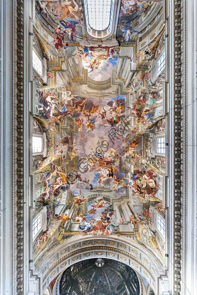 Roma, Chiesa di S. Ignazio di Loyola, interno:  la volta della navata centrale con il grande affresco "Gloria di S. Ignazio"  di Andrea Pozzo, 1685.