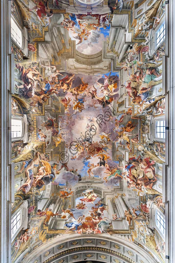Roma, Chiesa di S. Ignazio di Loyola, interno:  la volta della navata centrale con il grande affresco "Gloria di S. Ignazio"  di Andrea Pozzo, 1685.
