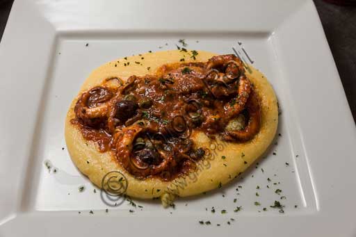 Venice, "Al Graspo de Ua" Restaurant: curled octopus in sauce and Taggiasca olives on a Marano corn cream (similar to polenta).