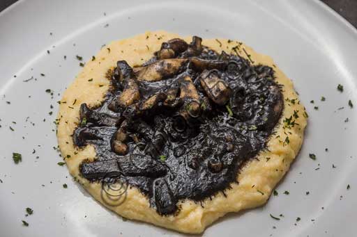 Venice, "Al Graspo de Ua" Restaurant: Venetian cuttlefish with polenta.