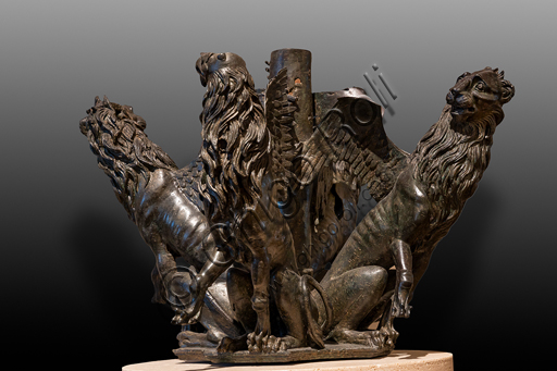  Perugia, National Gallery of Umbria: "Griffins and lions ", a bronze group that was part of the sculptures of the Fontana Maggiore, by Umbrian craftsmen, last quarter of the XIII century, bronze.