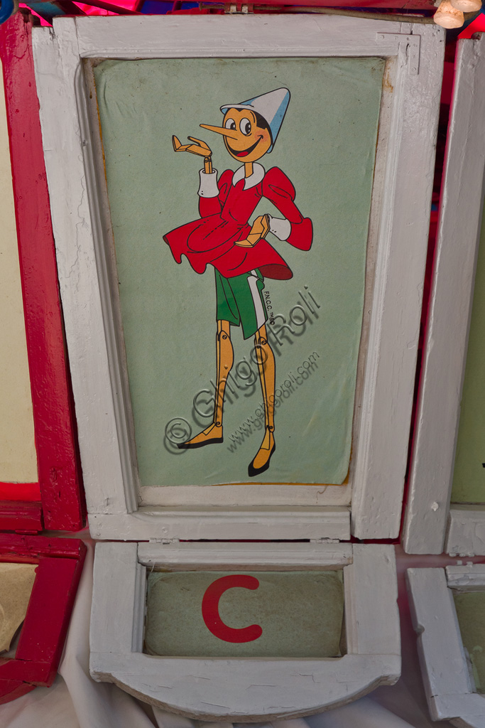 Parco di Pinocchio, le giostre: particolare di illustrazione di Pinocchio.