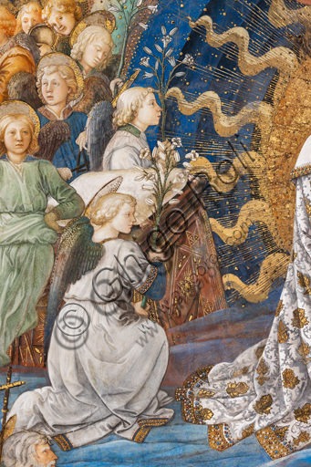  Spoleto, the Duomo (Cathedral of S. Maria Assunta), presbytery, apse bowl-shaped vault: "Coronation of Mary", fresco by Filippo Lippi, helped by Fra' Diamante and Pier Matteo d'Amelia, 1468-9. Detail with angels holding lilies, flowers which are the symbole of purity.