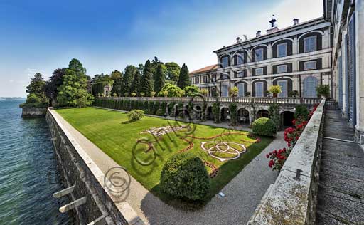   Isola Bella: the Borromeo Palace and its park with the Italian garden.