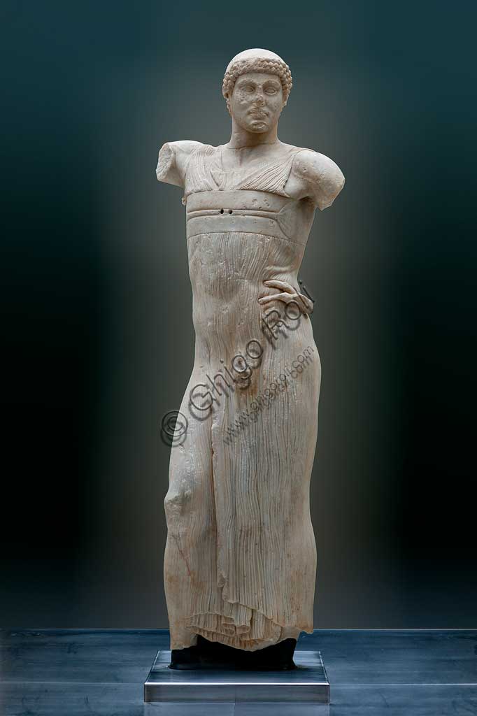 Isola di San Pantaleo, Mothia, Museo Whitaker:  l'Efebo di Mozia, statua in marmo del 450 a.C.-440 a.C. raffigurante un giovane, forse un auriga.