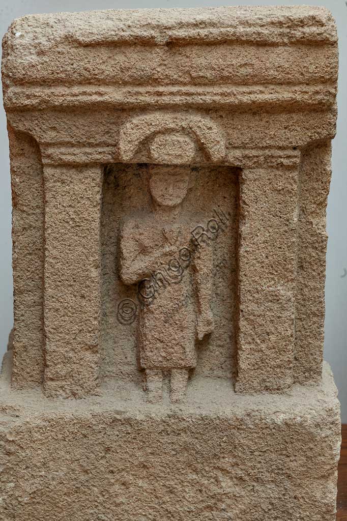 Isola di San Pantaleo, Mothia, Museo Whitaker: stele fenicia dal Tophet (santuario a cielo aperto).